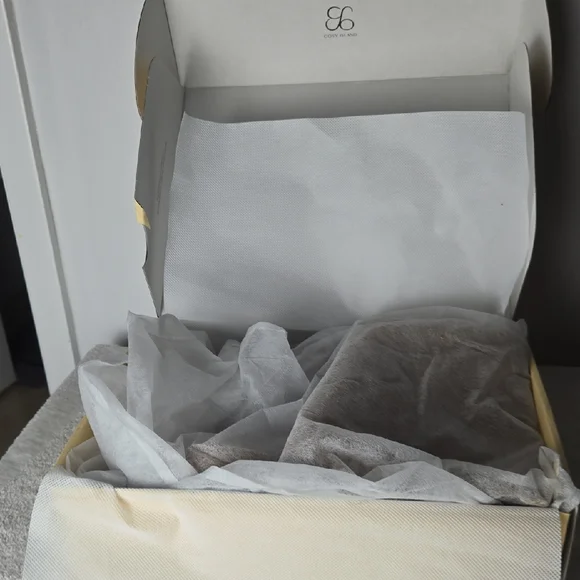 Cosy Island Women's Elegant Tan Heeled Boots - Picture 7 of 9